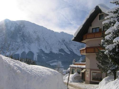 Hotel Pension Sonnenuhr Tauplitz Rum bild