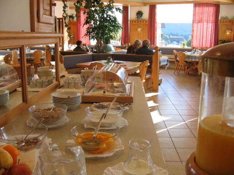Hotel Pension Sonnenuhr Tauplitz Exteriör bild
