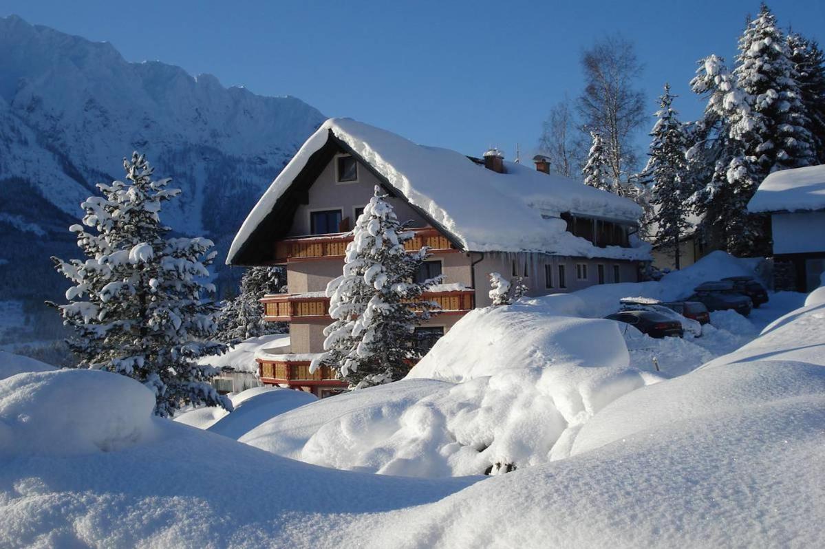Hotel Pension Sonnenuhr Tauplitz Exteriör bild