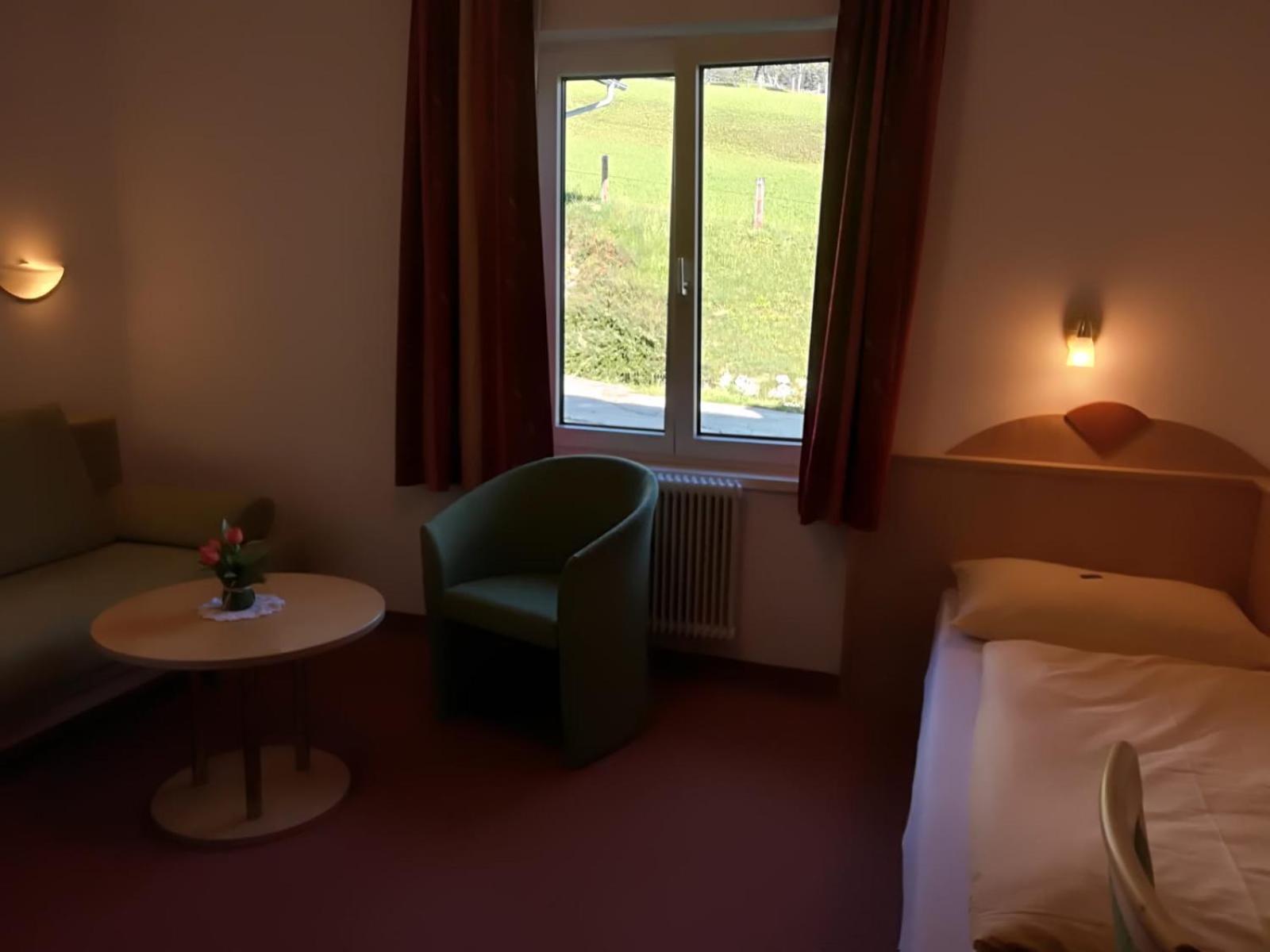 Hotel Pension Sonnenuhr Tauplitz Exteriör bild