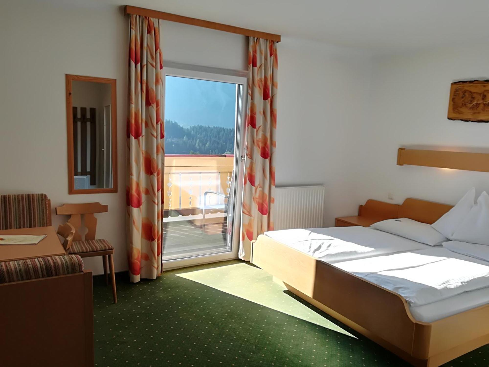 Hotel Pension Sonnenuhr Tauplitz Exteriör bild