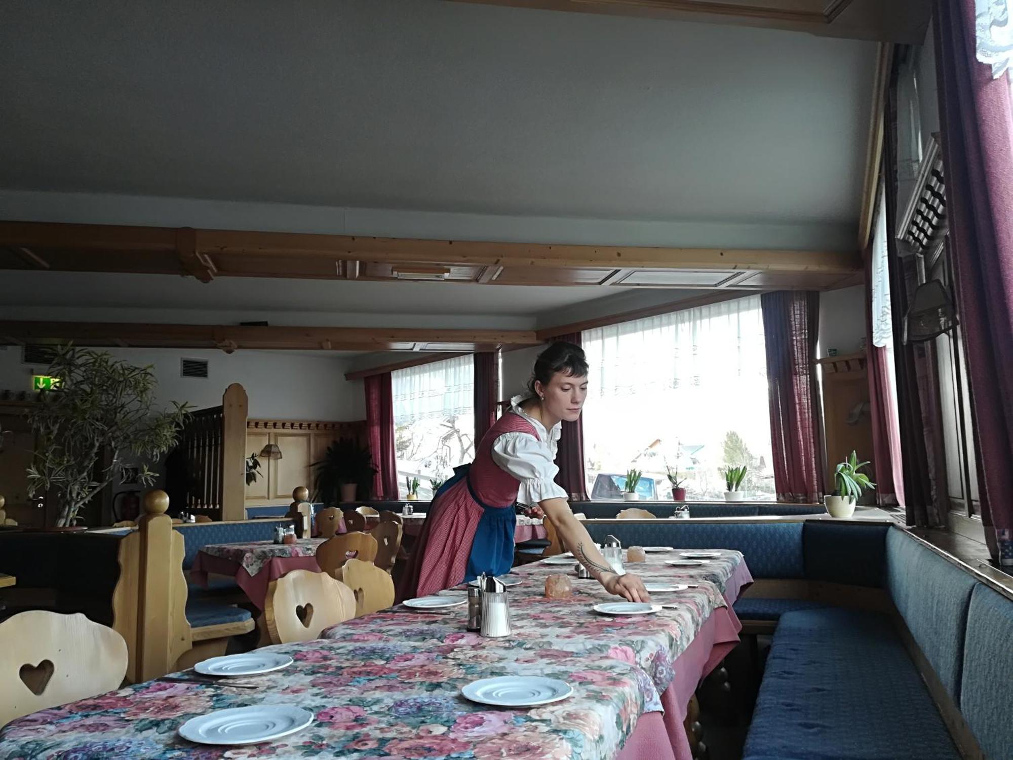 Hotel Pension Sonnenuhr Tauplitz Exteriör bild